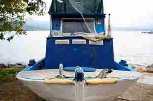 Free photo beached metal boat on the shore of the aegean sea, stavros, greece