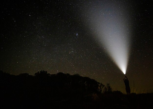 星空の光のビーム