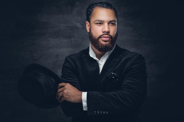 Bearded black man wearing a suit and a felt hat.