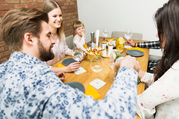 Free photo bearded man pouring wine for woman