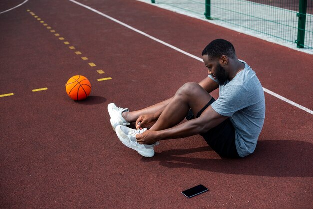 Bearded man tying his laces long shot