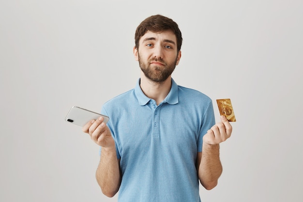 Free photo bearded portrait of a young guy with blue tshirt