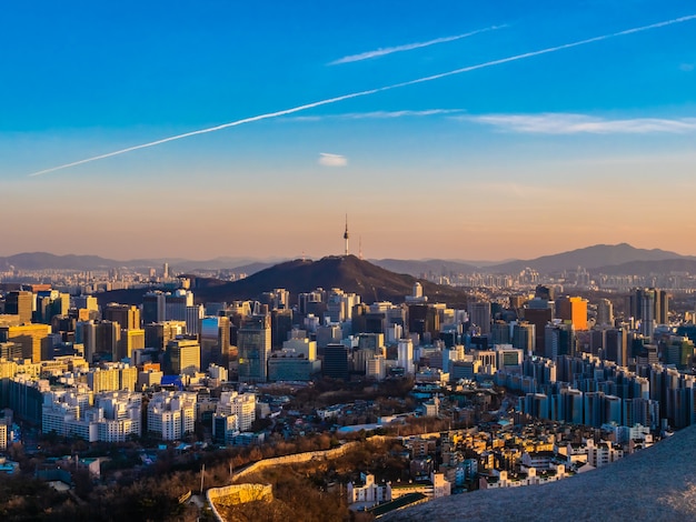 Free photo beautiful architecture building cityscape in seoul city