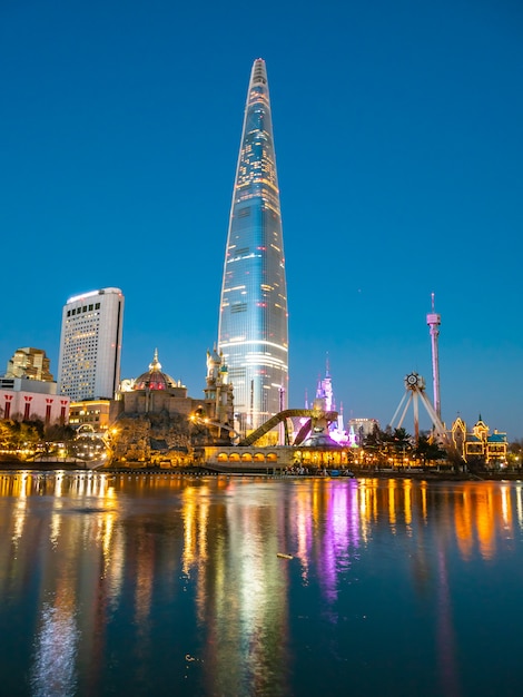 Free photo beautiful architecture building lotte tower