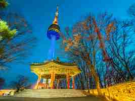 Foto gratuita bella architettura che costruisce la torre di n seoul