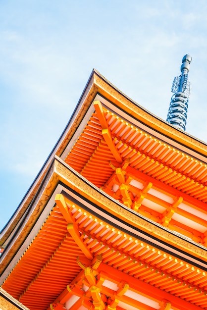 Free photo beautiful architecture in kiyomizu-dera temple kyoto, japan