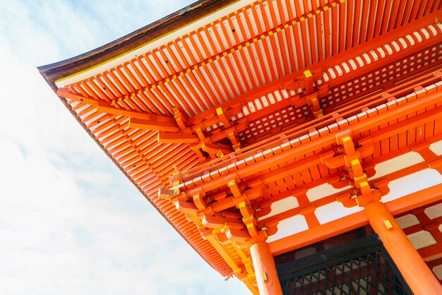 Красивая архитектура в храме Киёмидзу в Киото, Япония