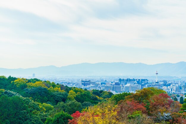 교토 일본의 기요 미즈 사원에서 아름다운 건축