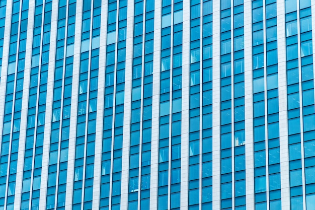 창 유리 패턴으로 아름 다운 건축 사무실 건물 마천루