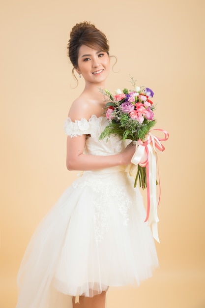 Красивый азиатский портрет невесты