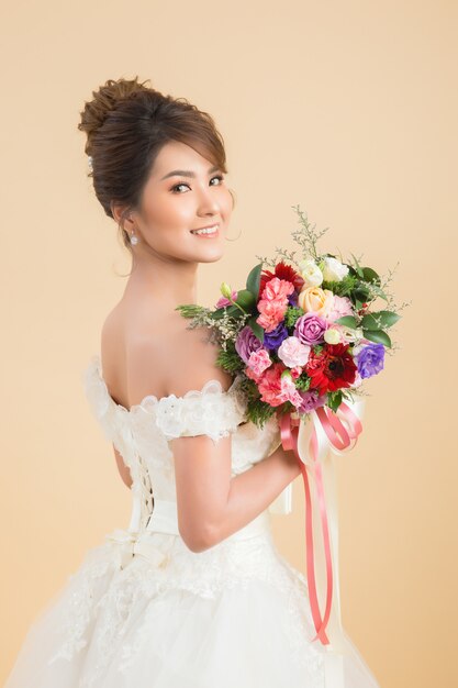 Красивый азиатский портрет невесты