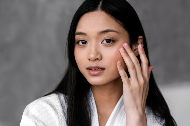 Портрет красивой азиатской женщины