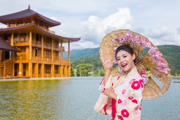 Free photo a beautiful asian woman wearing a japanese kimono, traditional dress concept.