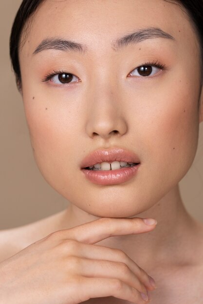 깨끗한 피부를 가진 아름다운 아시아 여성