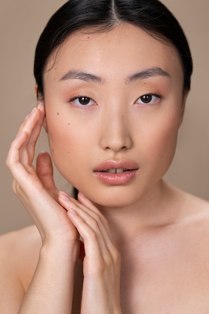 깨끗한 피부를 가진 아름다운 아시아 여성
