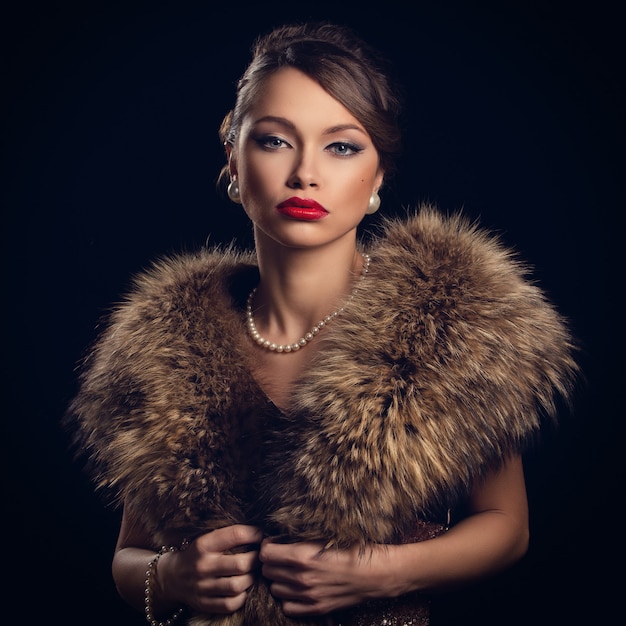 Free photo beautiful, attractive woman wearing fur