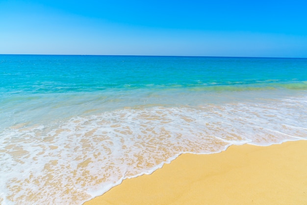 Foto gratuita bellissima spiaggia e mare