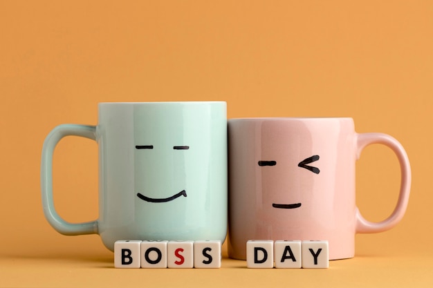 Красивая концепция дня босса с чашками