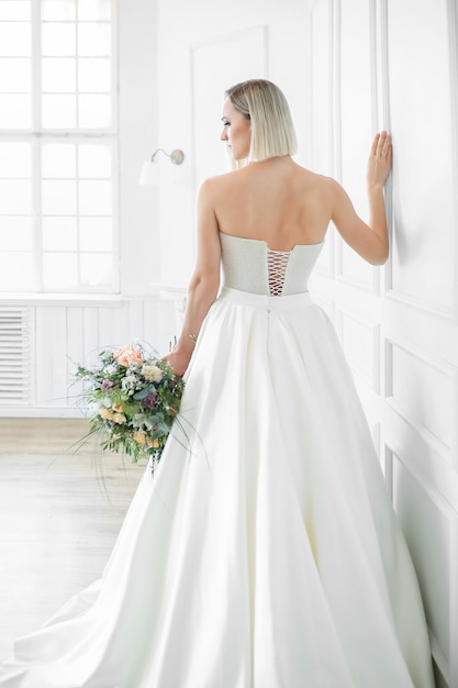 Foto gratuita bella sposa in un abito da sposa