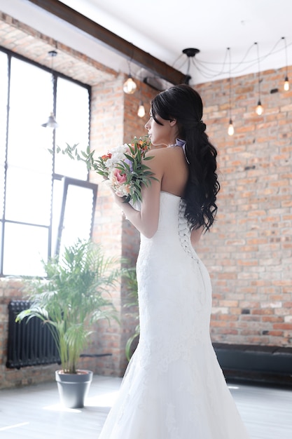 白いドレスの美しい花嫁