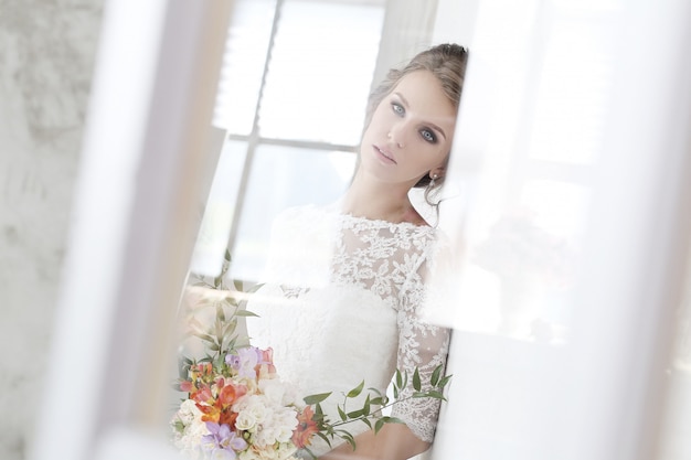 Free photo beautiful bride with white dress