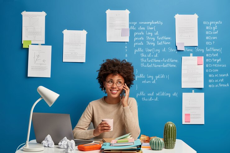 Free Photo beautiful brunette woman staying in her workplace