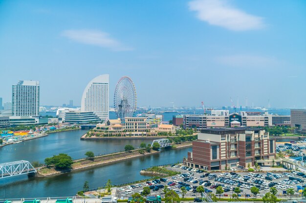 横浜市のスカイラインの美しい建物と建築