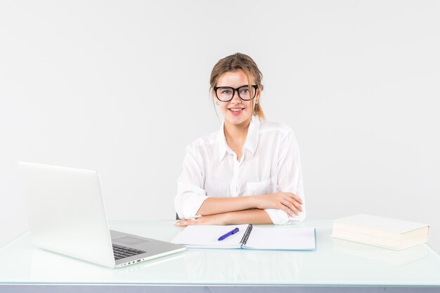 Free photo beautiful business woman working at laptop isolated on white background