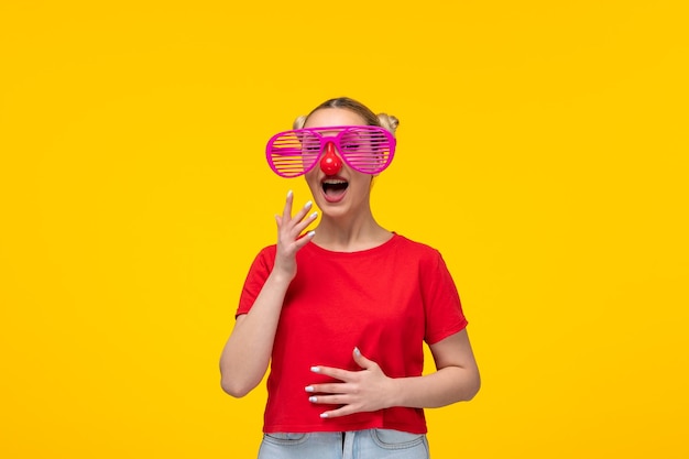 Free photo beautiful caucasian woman with funny sunglasses yellow background cartoon girl