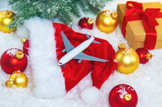飛行機​と​美しい​クリスマス​の​背景​。​セレクティブフォーカス​。​お祝い​。