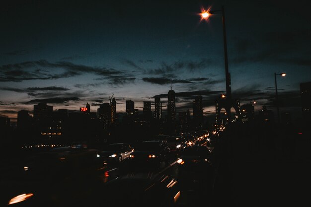 夜のマンハッタンの美しい街