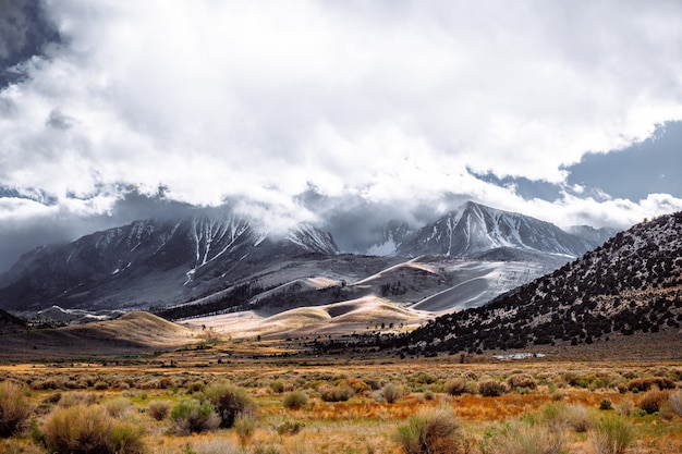 Free photo beautiful cloudy sierra nevada