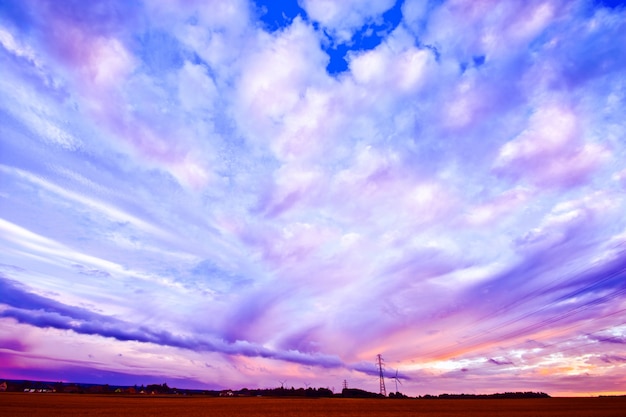 Foto gratuita bellissimo paesaggio di cielo colorato.