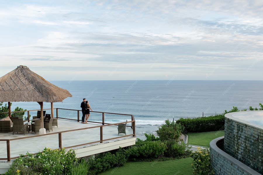 A Sculptural Cliffside Garden With Waterfront Views In Palm Beach