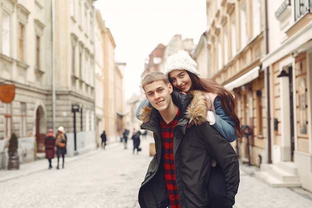 Free photo beautiful couple spend time in a autumn city