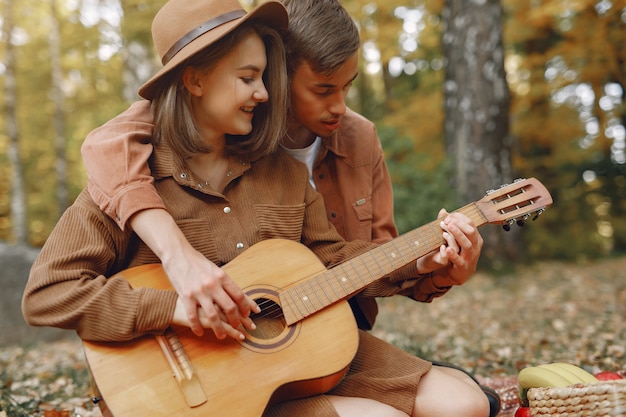 Free photo beautiful couple spend time in a autumn park