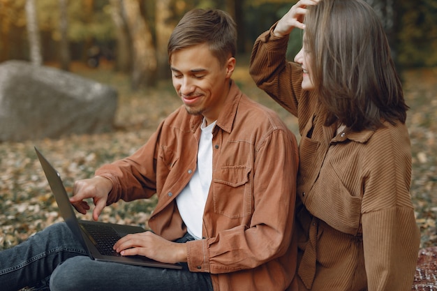 Free photo beautiful couple spend time in a autumn park