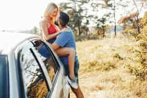 Free photo beautiful couple spend time in a summer park