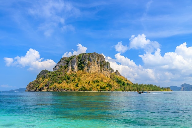 Ko Tub, Ko Mor 및 Poda Island의 아름다운 수정처럼 맑은 청록색 푸른 바다; Ao Phra Nang Bay, 크라비, 태국