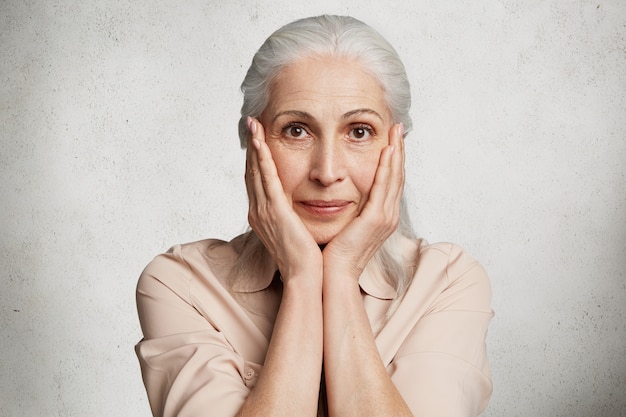 Free photo beautiful elderly woman posing