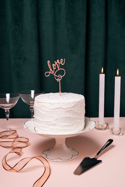 Free photo beautiful and elegant cake topper