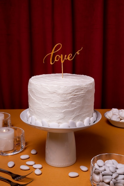 Free photo beautiful and elegant cake topper