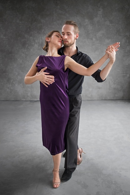 Free photo beautiful elegant people dancing tango
