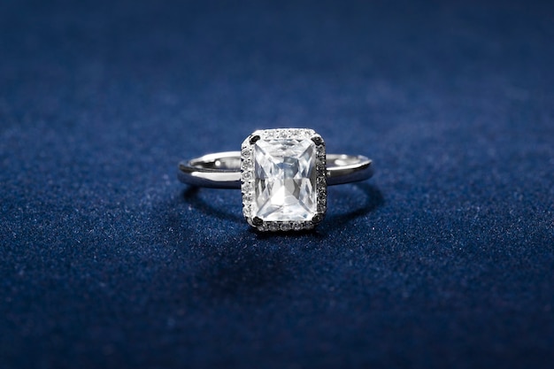 Free photo beautiful engagement ring with diamonds