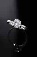 Foto gratuita bellissimo anello di fidanzamento con diamanti