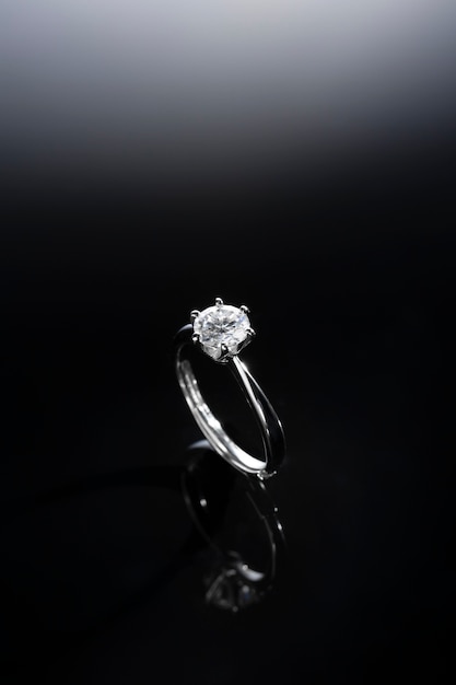 Free photo beautiful engagement ring with diamonds