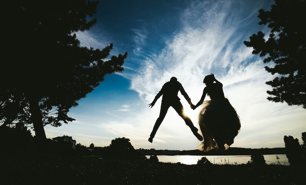 Free photo beautiful engagement tradicional sky black