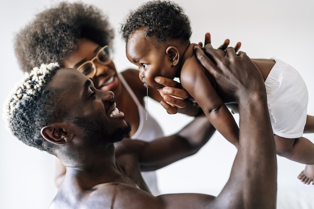 Free photo beautiful family having a fun time together at home