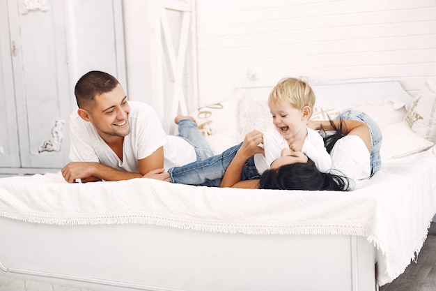 Free photo beautiful family spend time in a bedroom