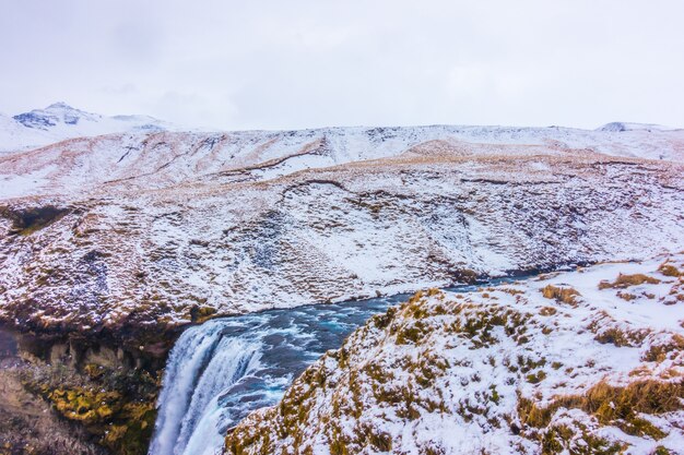 아이슬란드, 겨울에 아름 다운 유명한 폭포.